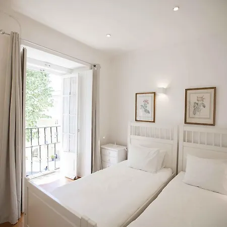 Lovely In * Σίντρα